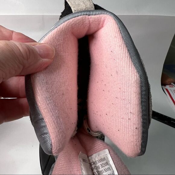 It’s a tan black and pink Icebreaker Waterproof Lace up boots - Picture 16 of 16